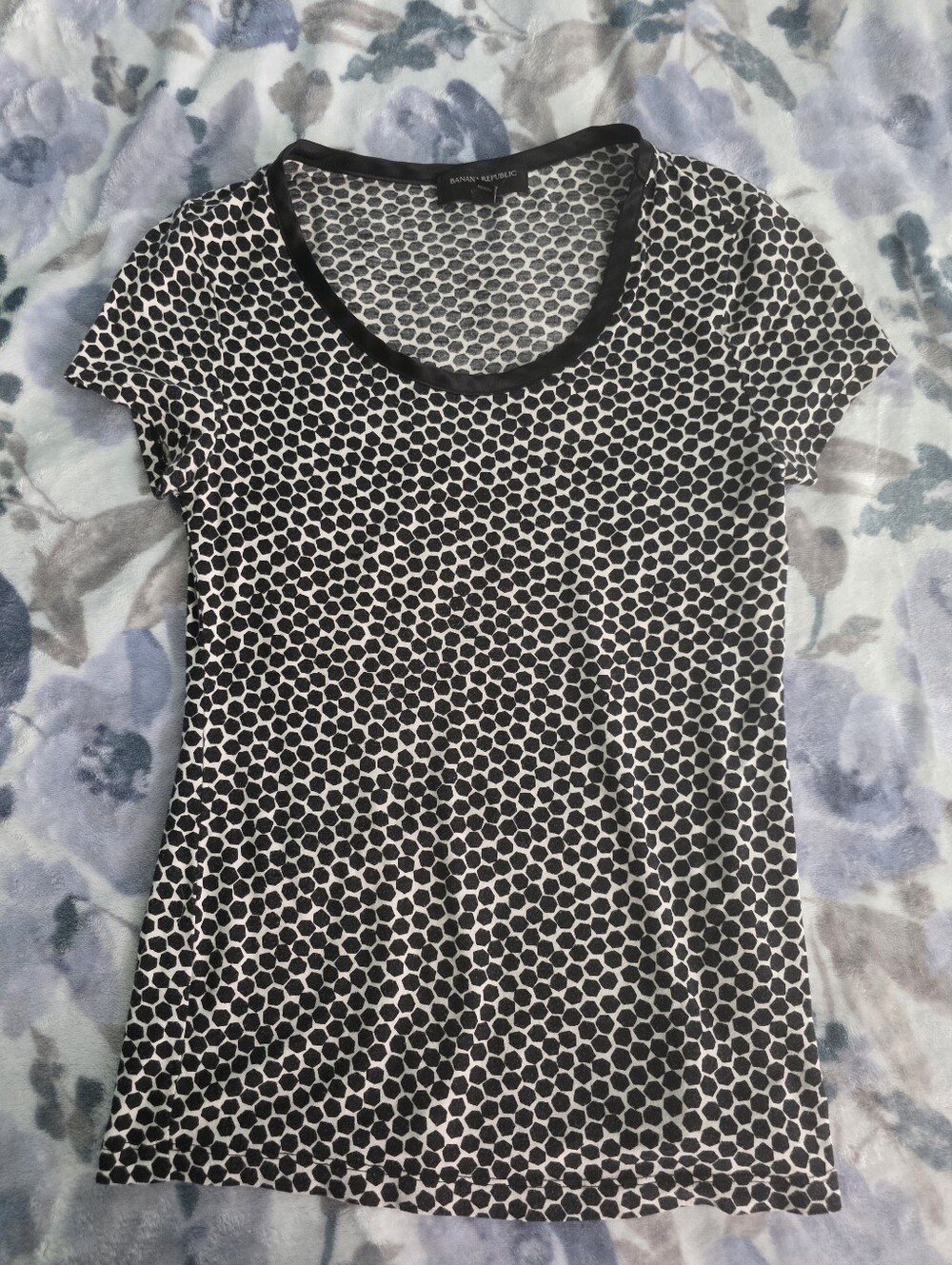 Banana Republic Black & White Scoop Neck Women's Top